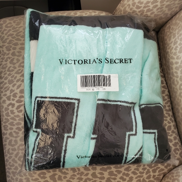 PINK by Victorias Secret large fleece blanket throw black white blue - Picture 2 of 2